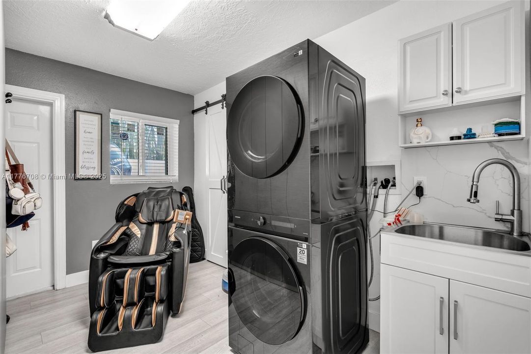 Recently Sold: $810,000 (4 beds, 2 baths, 2030 Square Feet)