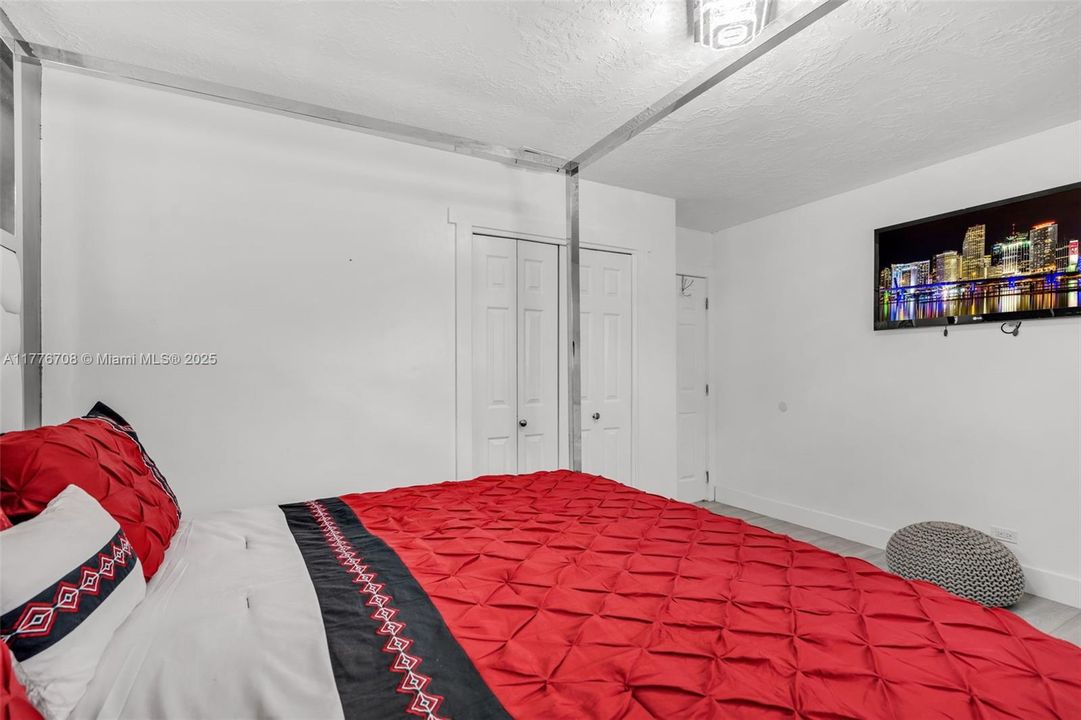 Recently Sold: $810,000 (4 beds, 2 baths, 2030 Square Feet)