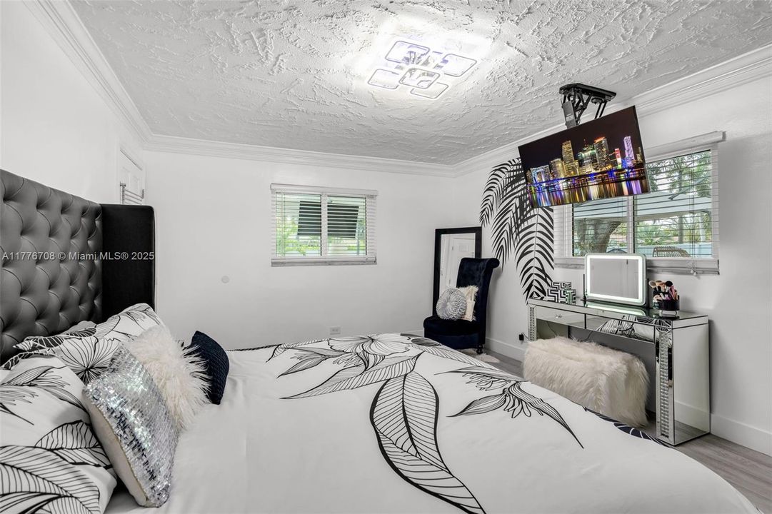 Recently Sold: $810,000 (4 beds, 2 baths, 2030 Square Feet)