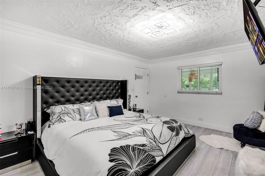 Recently Sold: $810,000 (4 beds, 2 baths, 2030 Square Feet)