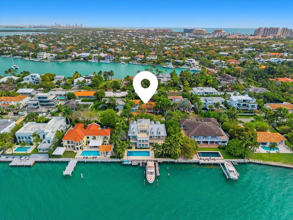 Recently Sold: $5,495,000 (6 beds, 5 baths, 3245 Square Feet)