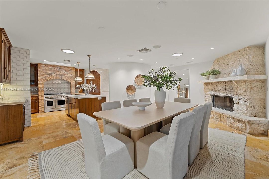 Recently Sold: $5,495,000 (6 beds, 5 baths, 3245 Square Feet)