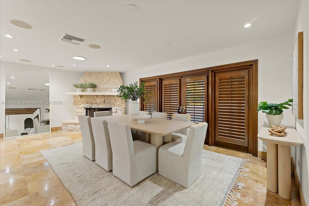 Recently Sold: $5,495,000 (6 beds, 5 baths, 3245 Square Feet)