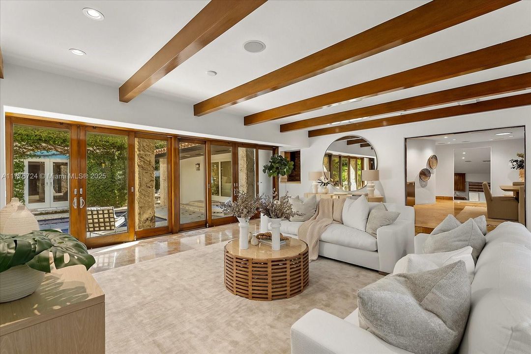 Recently Sold: $5,495,000 (6 beds, 5 baths, 3245 Square Feet)