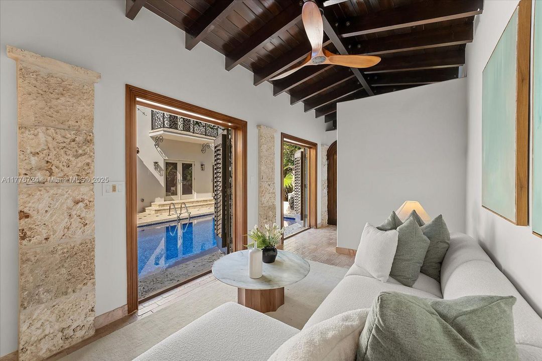 Recently Sold: $5,495,000 (6 beds, 5 baths, 3245 Square Feet)