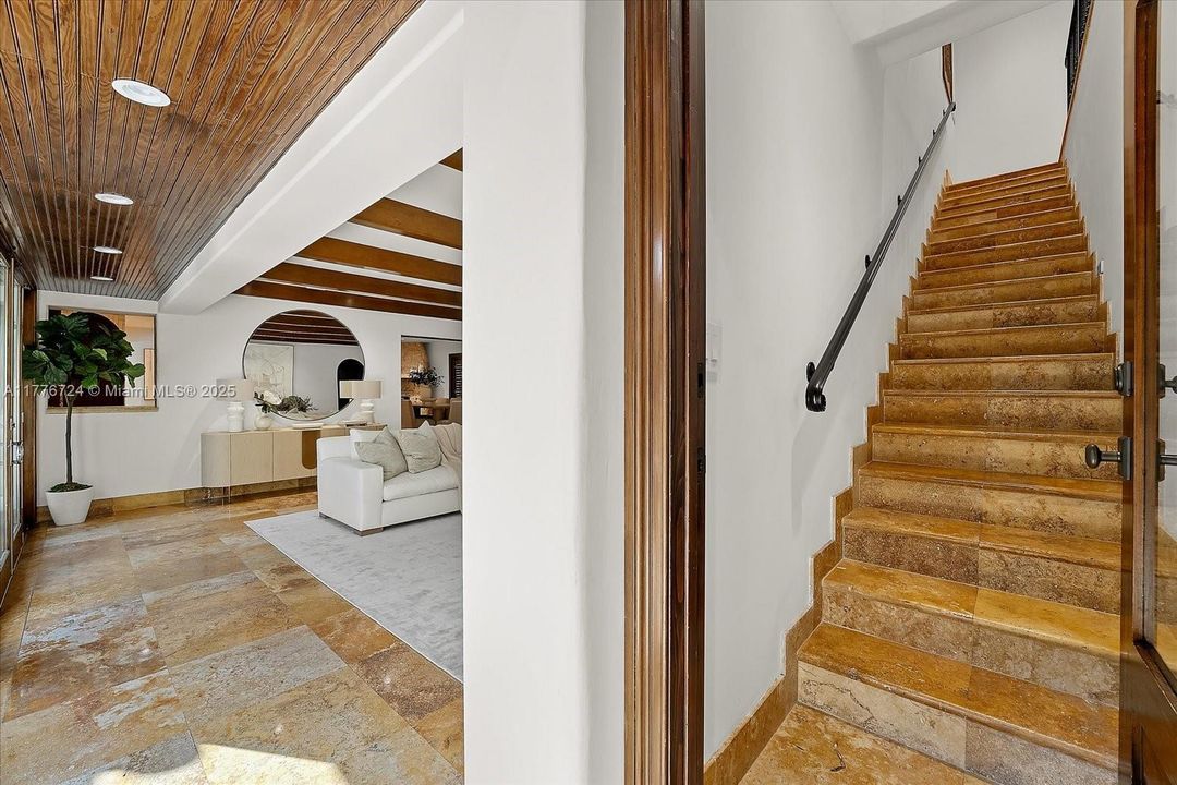 Recently Sold: $5,495,000 (6 beds, 5 baths, 3245 Square Feet)