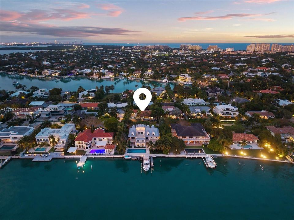 Recently Sold: $5,495,000 (6 beds, 5 baths, 3245 Square Feet)