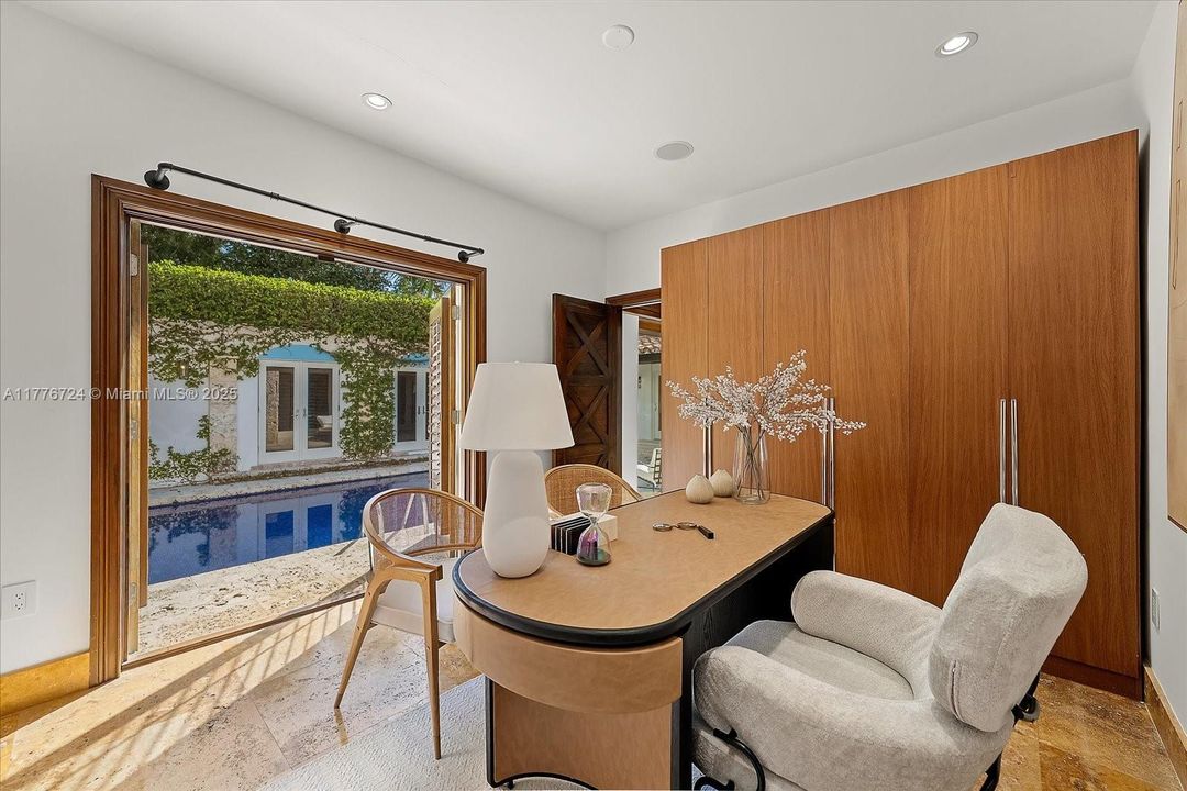 Recently Sold: $5,495,000 (6 beds, 5 baths, 3245 Square Feet)