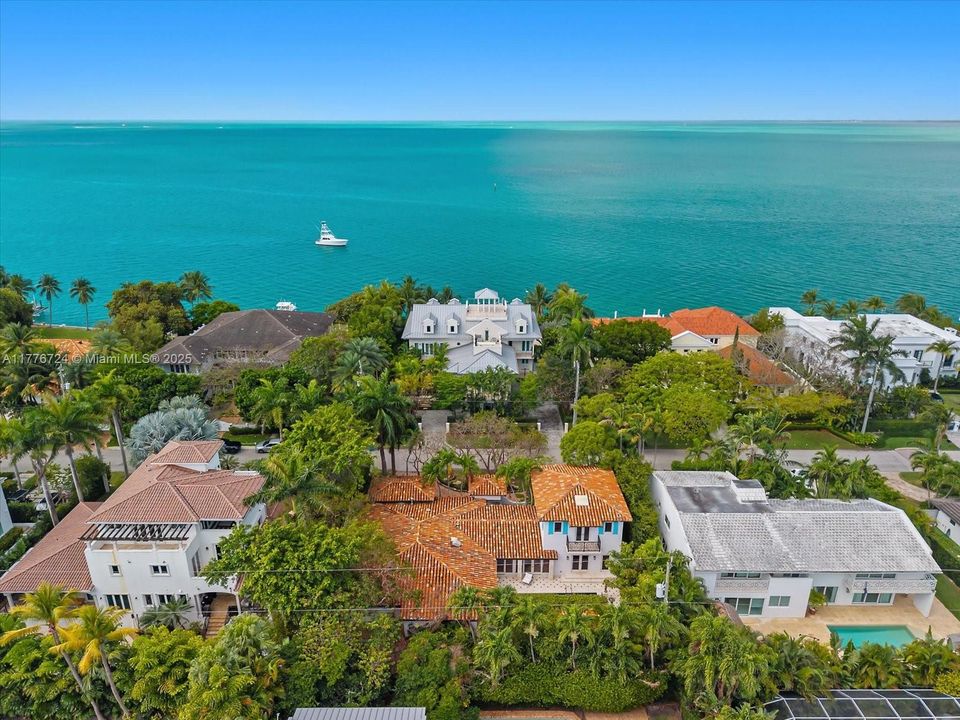 Recently Sold: $5,495,000 (6 beds, 5 baths, 3245 Square Feet)