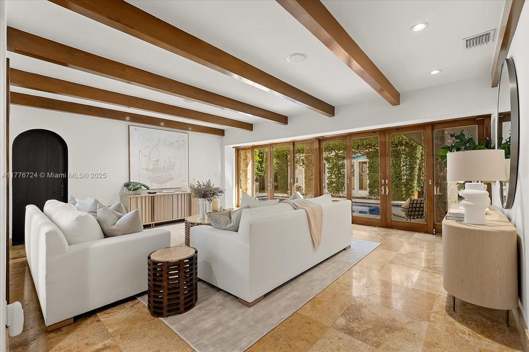 Recently Sold: $5,495,000 (6 beds, 5 baths, 3245 Square Feet)