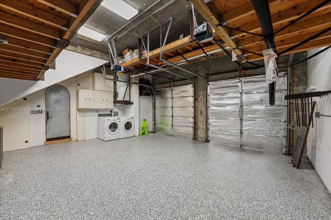 Recently Sold: $5,495,000 (6 beds, 5 baths, 3245 Square Feet)