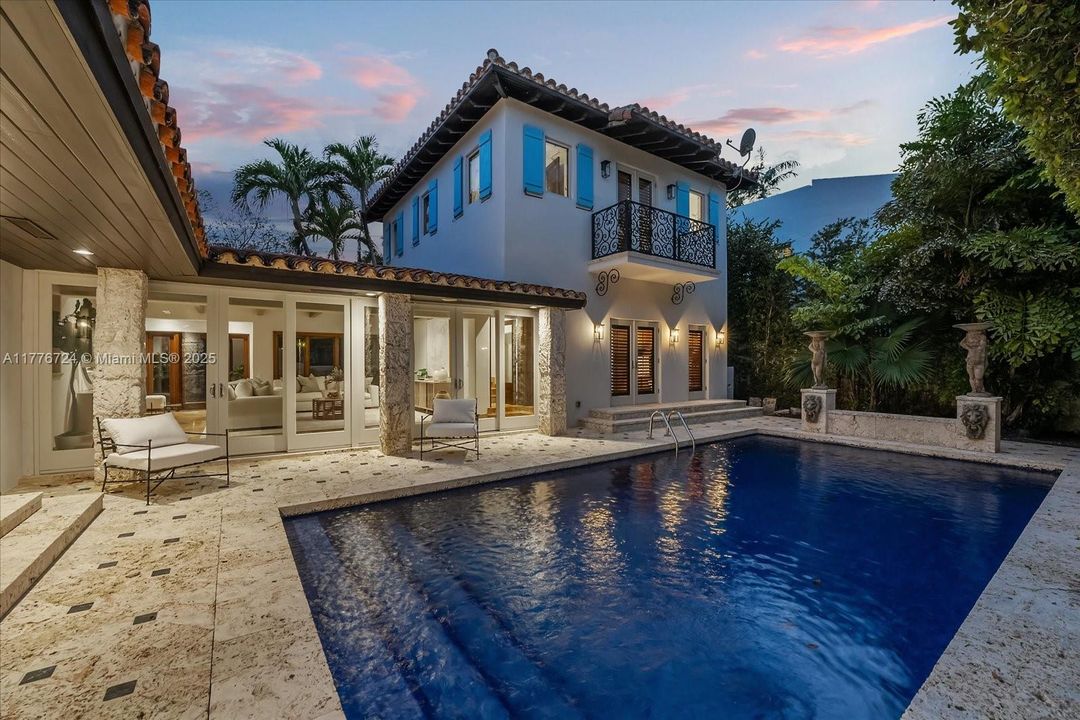 Recently Sold: $5,495,000 (6 beds, 5 baths, 3245 Square Feet)