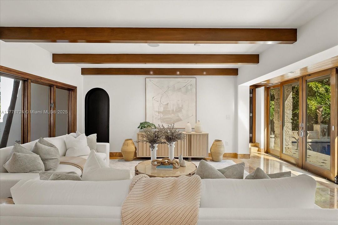 Recently Sold: $5,495,000 (6 beds, 5 baths, 3245 Square Feet)