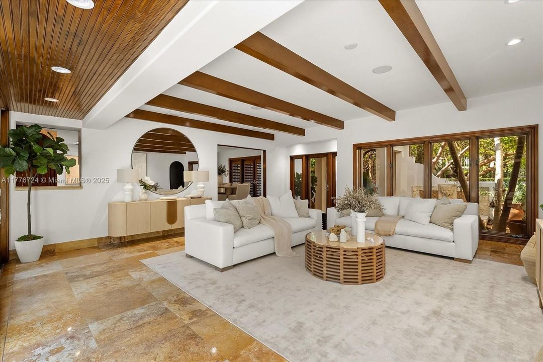 Recently Sold: $5,495,000 (6 beds, 5 baths, 3245 Square Feet)