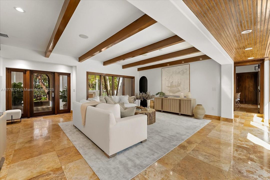 Recently Sold: $5,495,000 (6 beds, 5 baths, 3245 Square Feet)
