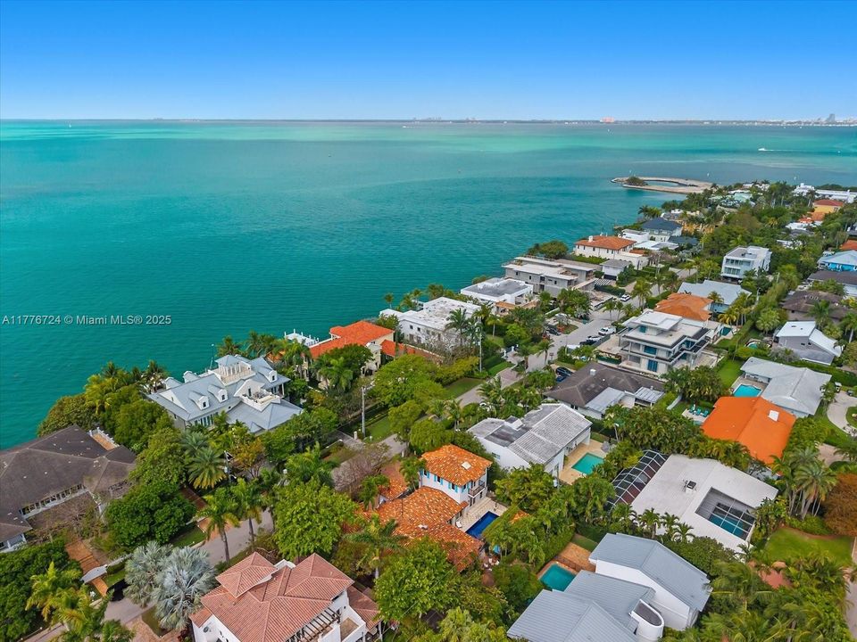 Recently Sold: $5,495,000 (6 beds, 5 baths, 3245 Square Feet)