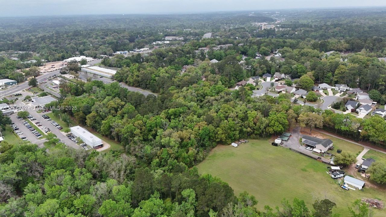 待售: $767,000 (5.00 acres)