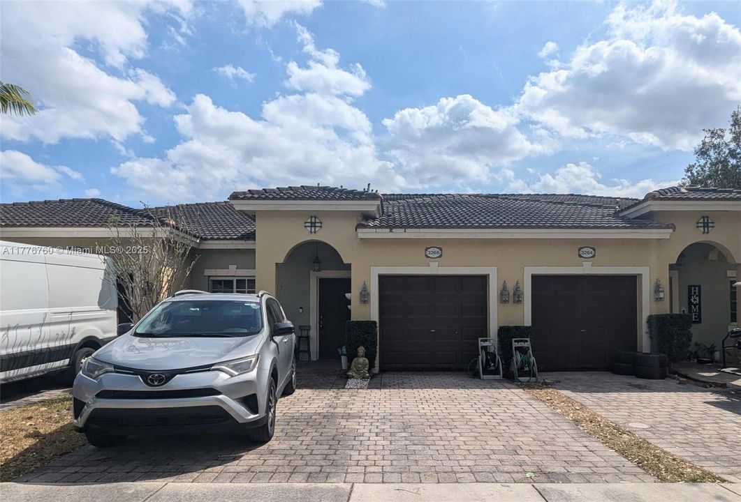 Recently Rented: $2,400 (3 beds, 2 baths, 1258 Square Feet)