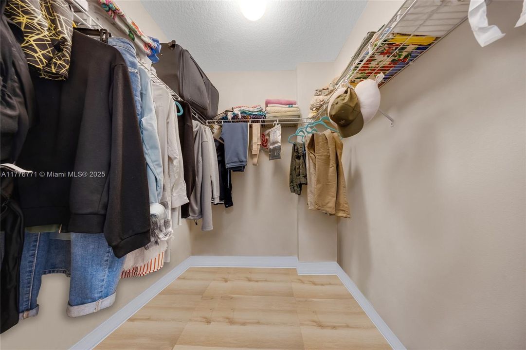 For Sale: $499,000 (2 beds, 2 baths, 1167 Square Feet)