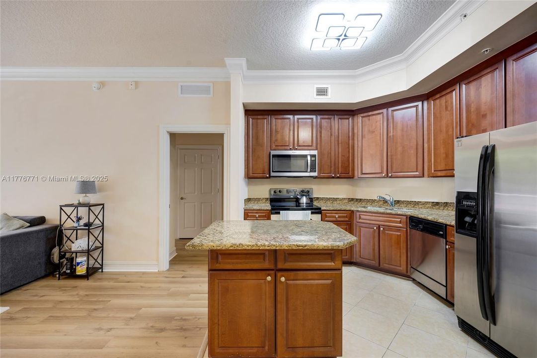 For Sale: $499,000 (2 beds, 2 baths, 1167 Square Feet)