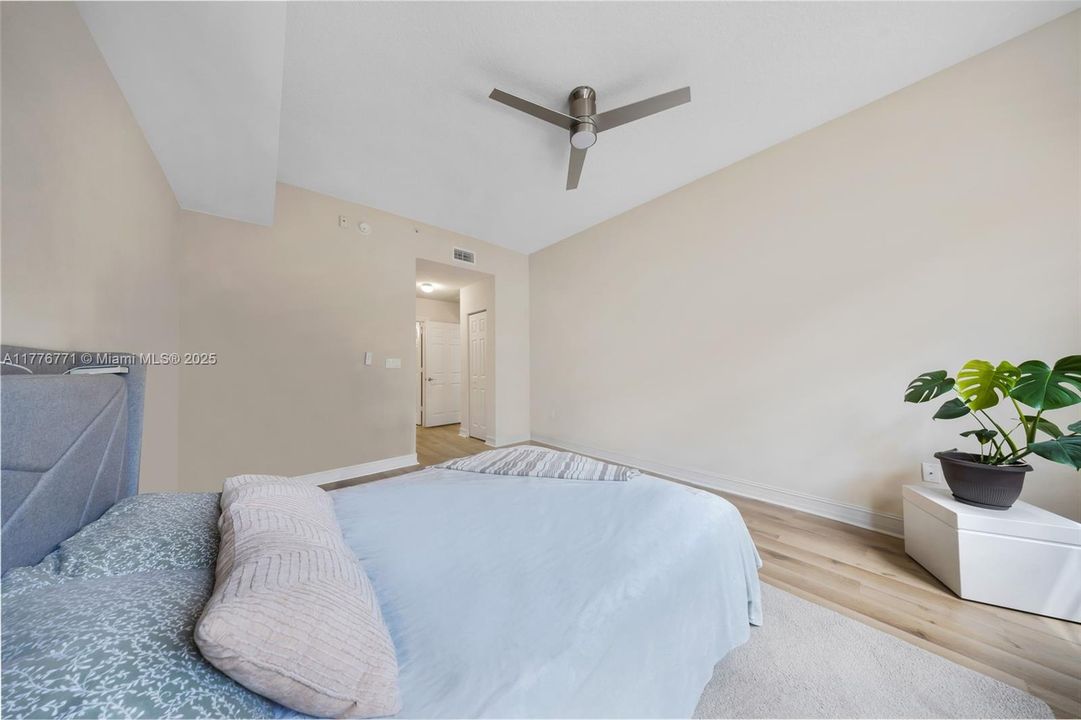 For Sale: $499,000 (2 beds, 2 baths, 1167 Square Feet)