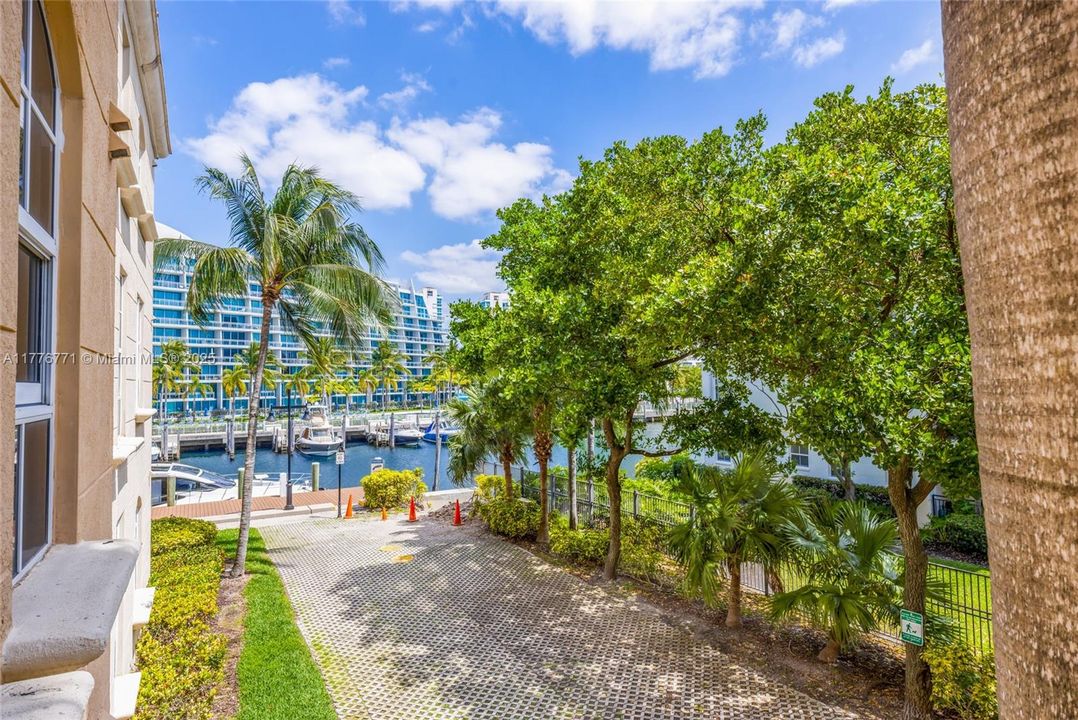 For Sale: $499,000 (2 beds, 2 baths, 1167 Square Feet)