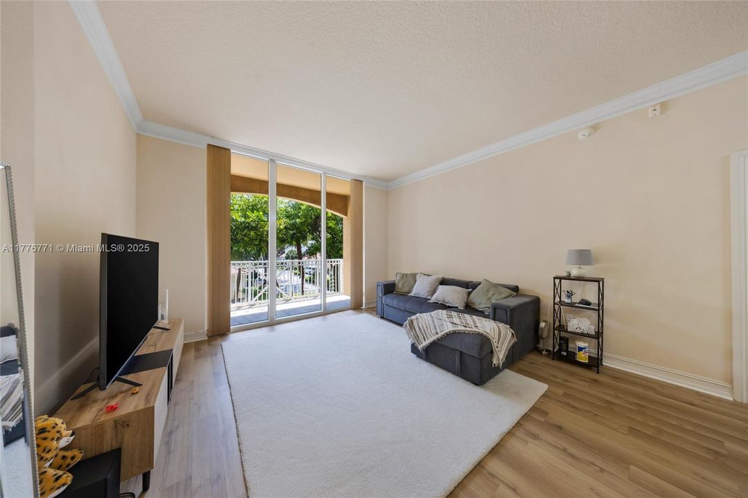 For Sale: $499,000 (2 beds, 2 baths, 1167 Square Feet)