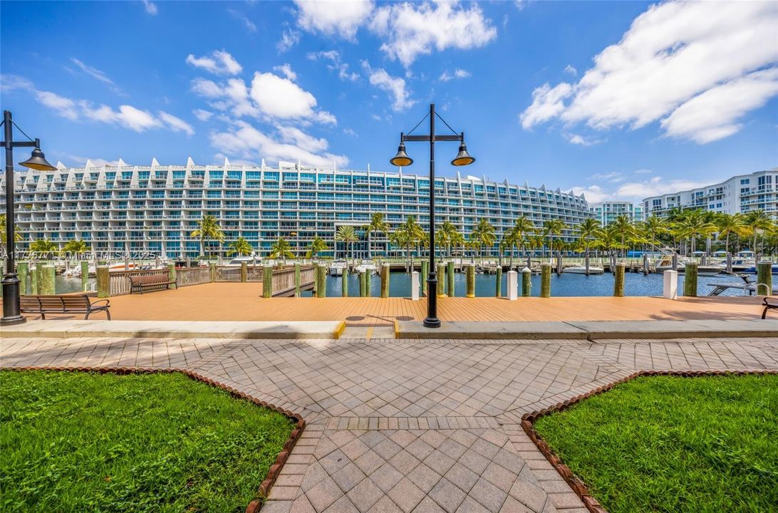 For Sale: $499,000 (2 beds, 2 baths, 1167 Square Feet)