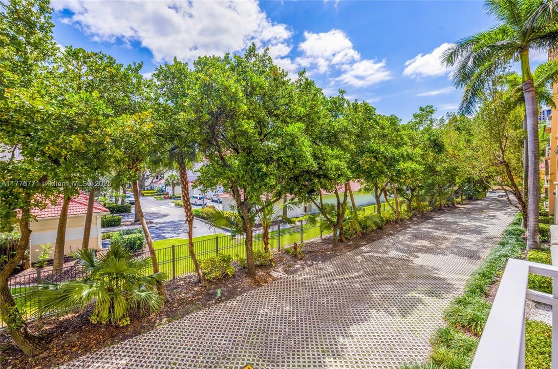 For Sale: $499,000 (2 beds, 2 baths, 1167 Square Feet)