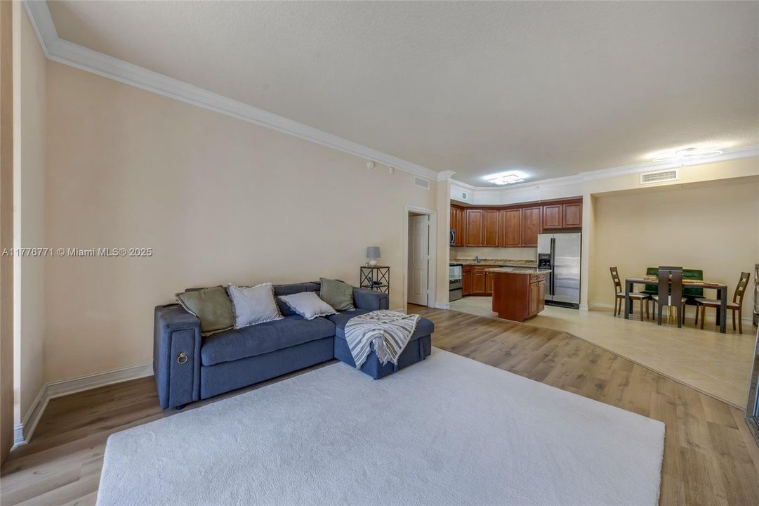 For Sale: $499,000 (2 beds, 2 baths, 1167 Square Feet)