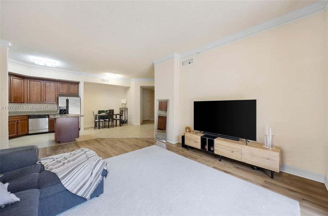 For Sale: $499,000 (2 beds, 2 baths, 1167 Square Feet)