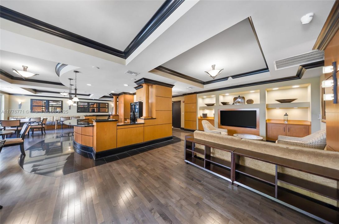 For Sale: $499,000 (2 beds, 2 baths, 1167 Square Feet)