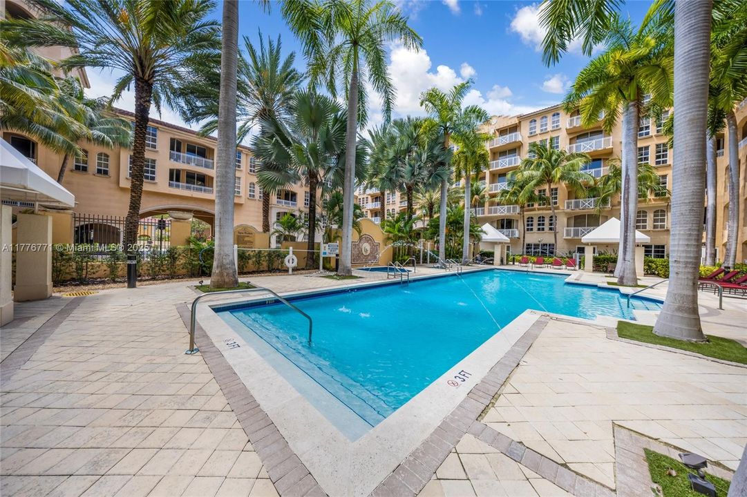 For Sale: $499,000 (2 beds, 2 baths, 1167 Square Feet)