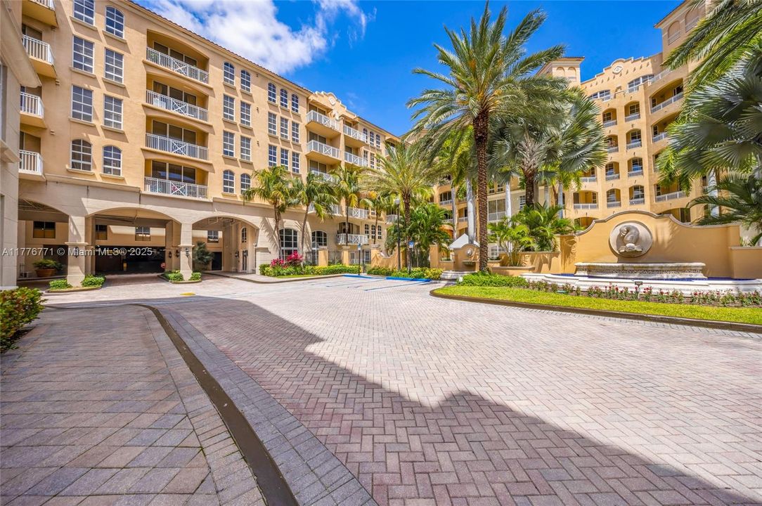 For Sale: $499,000 (2 beds, 2 baths, 1167 Square Feet)