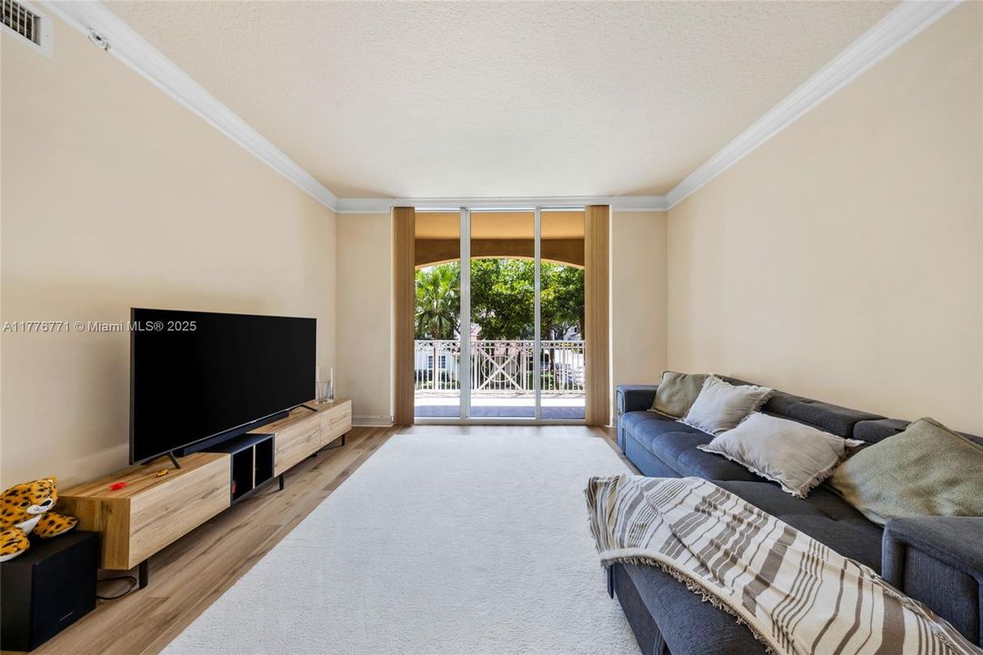 For Sale: $499,000 (2 beds, 2 baths, 1167 Square Feet)