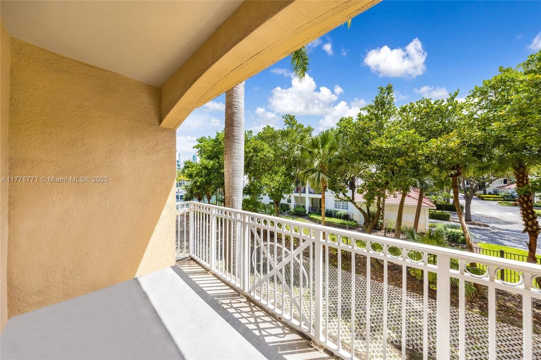 For Sale: $499,000 (2 beds, 2 baths, 1167 Square Feet)