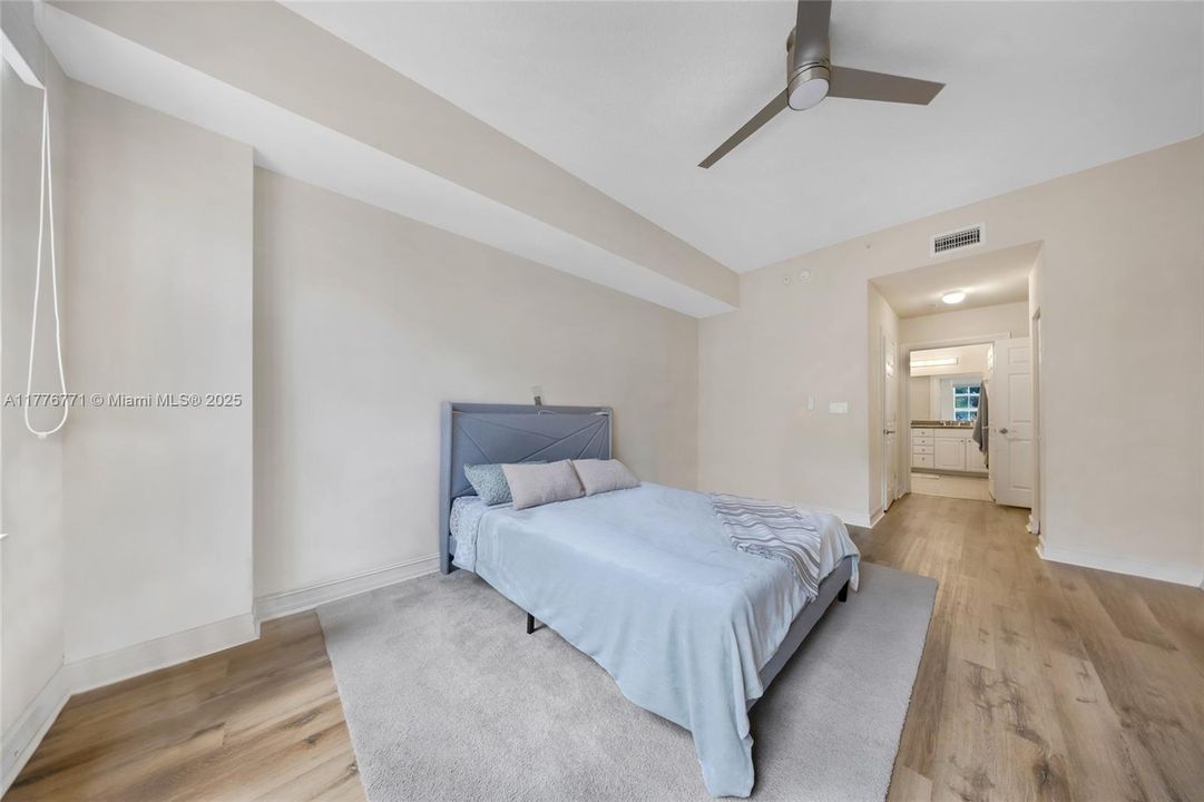 For Sale: $499,000 (2 beds, 2 baths, 1167 Square Feet)