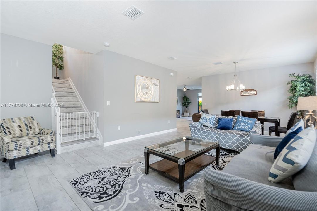 Recently Rented: $3,900 (5 beds, 3 baths, 2894 Square Feet)