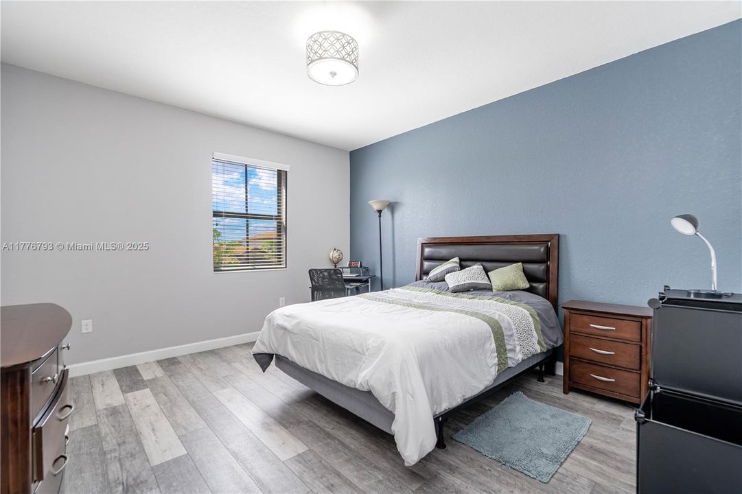 Recently Rented: $3,900 (5 beds, 3 baths, 2894 Square Feet)