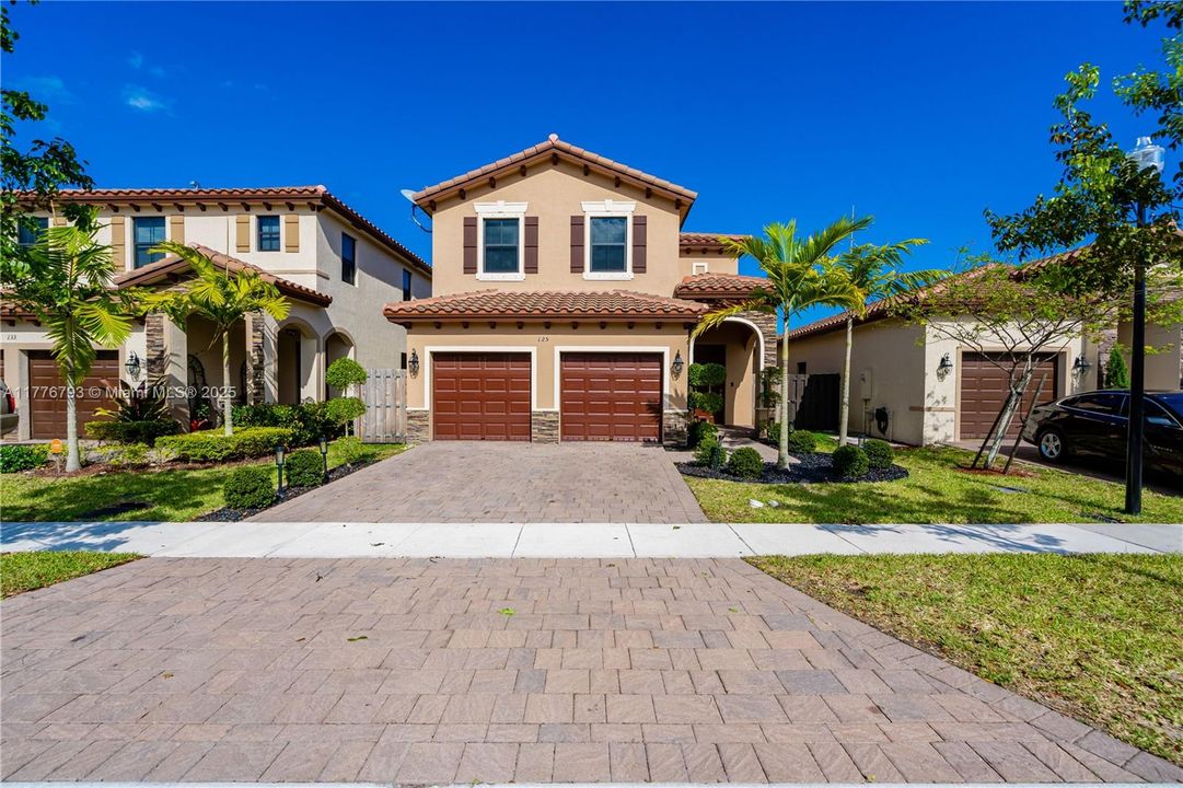 Recently Rented: $3,900 (5 beds, 3 baths, 2894 Square Feet)