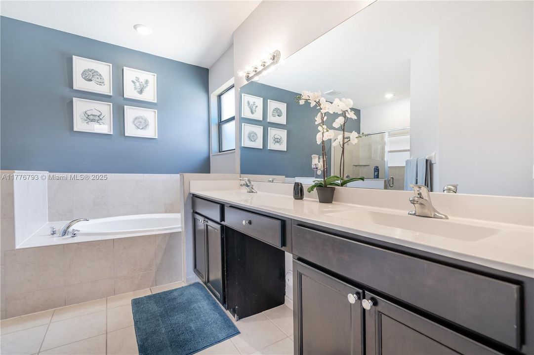 Recently Rented: $3,900 (5 beds, 3 baths, 2894 Square Feet)