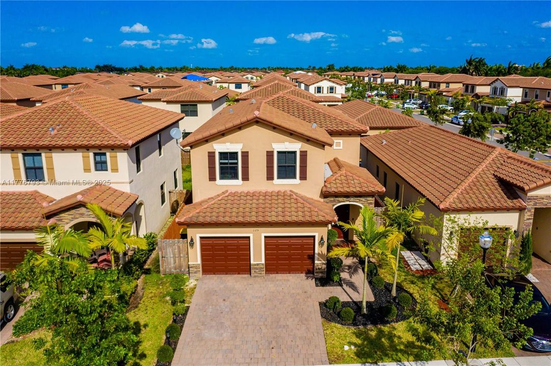 Recently Rented: $3,900 (5 beds, 3 baths, 2894 Square Feet)