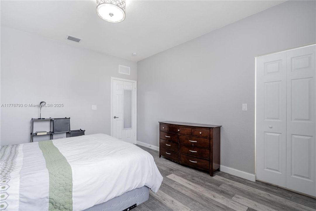 Recently Rented: $3,900 (5 beds, 3 baths, 2894 Square Feet)