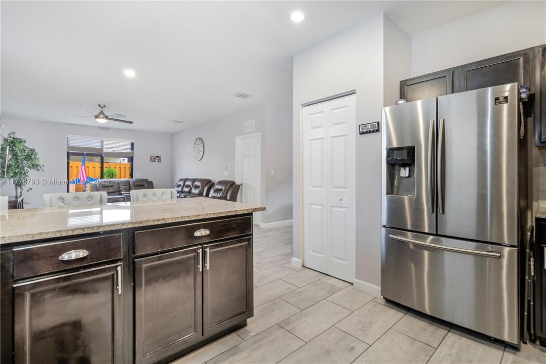 Recently Rented: $3,900 (5 beds, 3 baths, 2894 Square Feet)