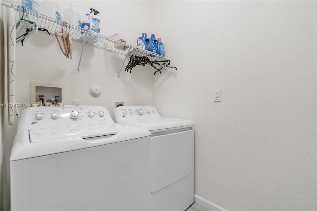 Recently Rented: $3,900 (5 beds, 3 baths, 2894 Square Feet)