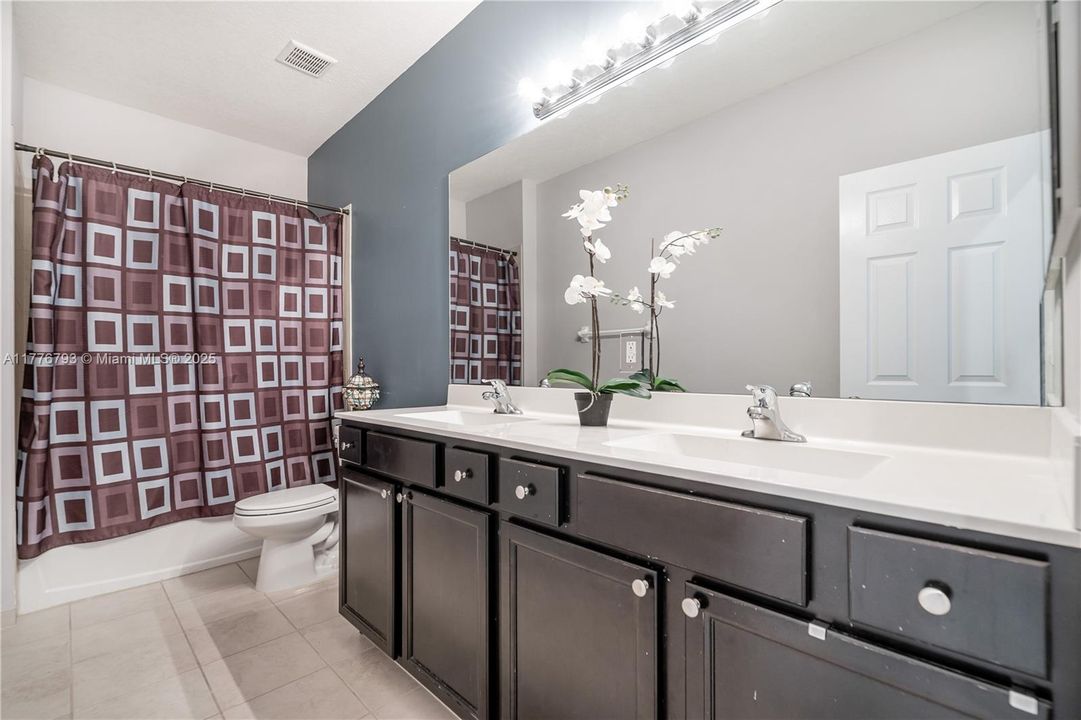 Recently Rented: $3,900 (5 beds, 3 baths, 2894 Square Feet)