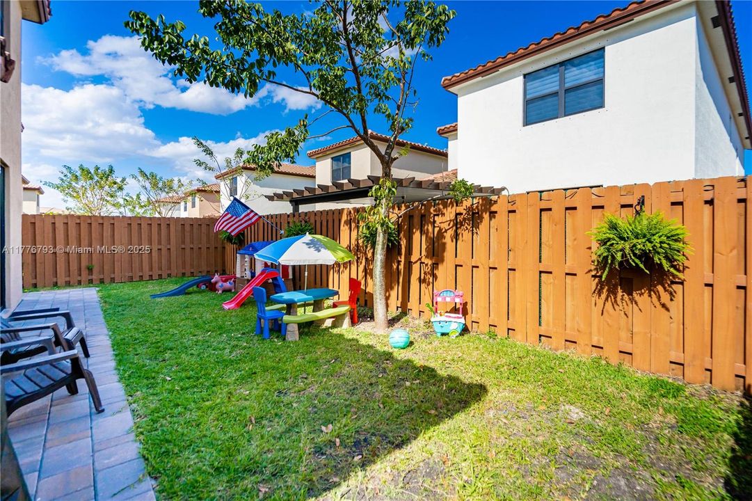 Recently Rented: $3,900 (5 beds, 3 baths, 2894 Square Feet)