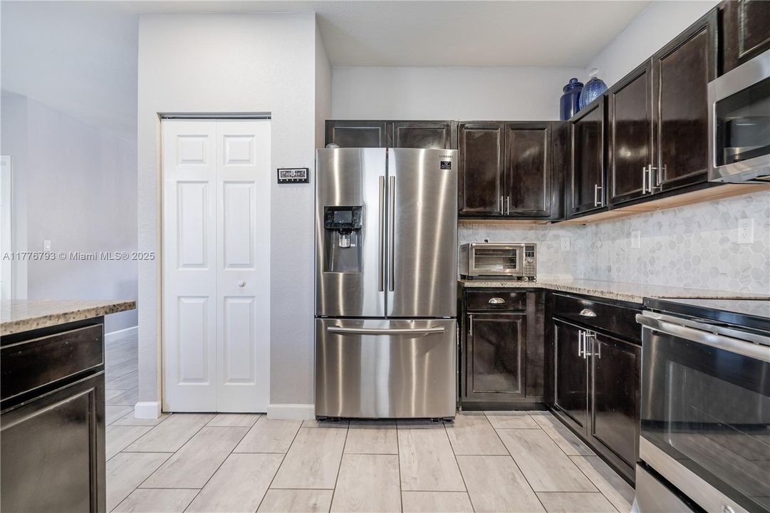 Recently Rented: $3,900 (5 beds, 3 baths, 2894 Square Feet)