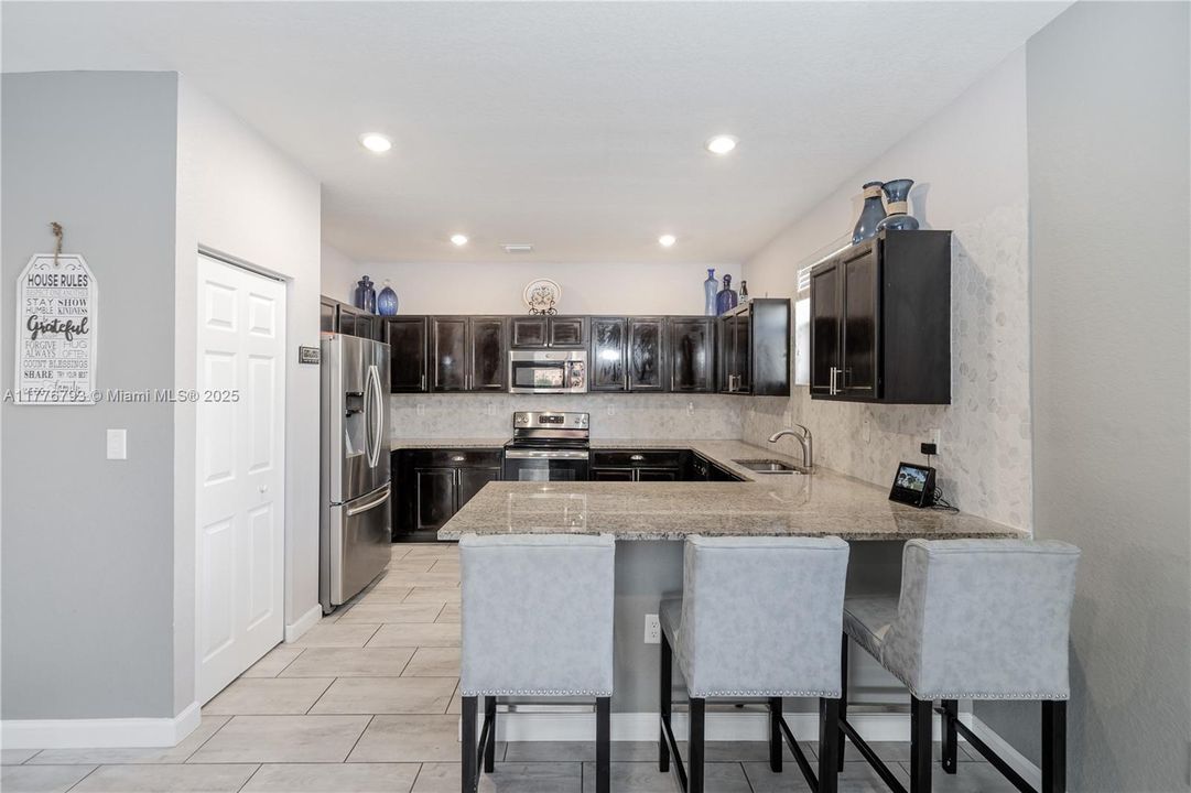 Recently Rented: $3,900 (5 beds, 3 baths, 2894 Square Feet)