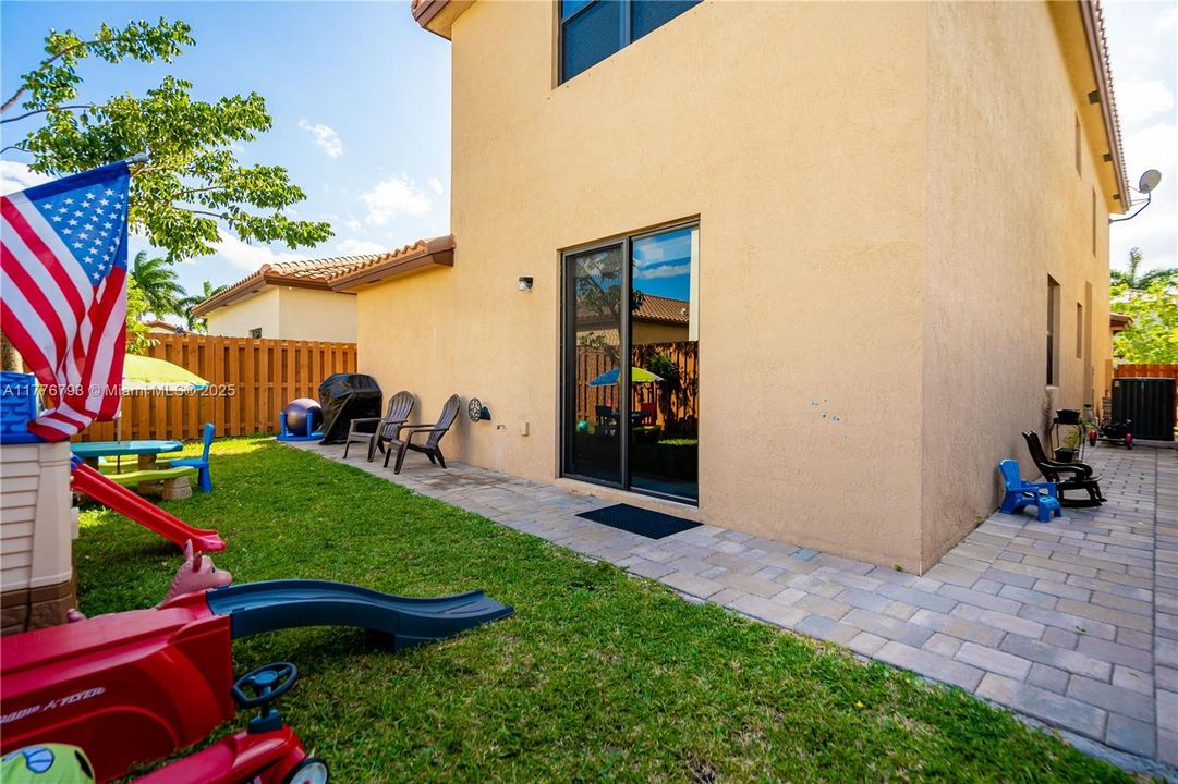 Recently Rented: $3,900 (5 beds, 3 baths, 2894 Square Feet)